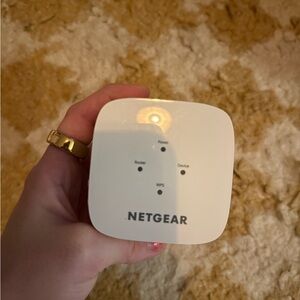 NETGEAR WiFi Extender in White